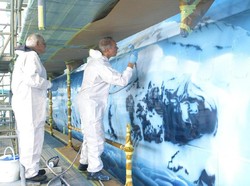 Seniman Islandia Lukis Badan Pesawat Selama 24 Hari