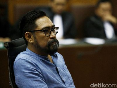 Dituntut 5 Tahun Bui, Choel Bacakan Pledoi