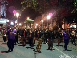 Dua Kubu Ikuti Kirab Malem Selikuran Keraton Surakarta