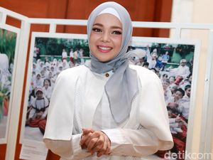 Subhanallah, Cantiknya Dewi Sandra Bikin Adem