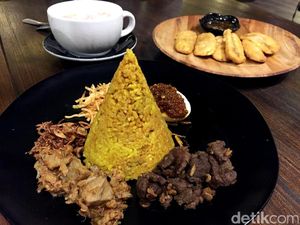 Nasi Kuning Ikan Tuna dan Pisang Sambal Roa Sedap Ada di Sini Nasi Kuning Ikan Tuna dan Pisang Sambal Roa Sedap Ada di Sini