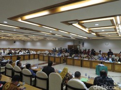 Lobi Hingga Malam, Rapat Pansus RUU Pemilu Kembali Diundur