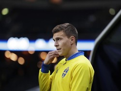 Lindelof Belum Biasa dengan Skema Tiga Bek