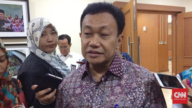 Hamid Muhammad, Dirjen Pendidikan Dasar dan Menengah Kementerian Pendidikan dan Kebudayaan di kantor Kemdikbud, Jakarta, (15/6).