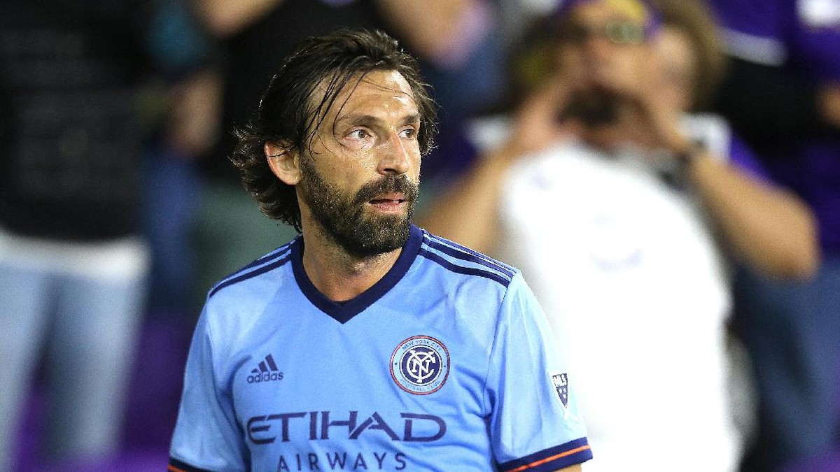 Andrea Pirlo pensiun akhir tahun ini  (Alex Menendez/Getty Images)