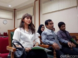 Kirana Larasati Bawa Ibu dan Temannya Sebagai Saksi di Lanjutan Sidang Cerai