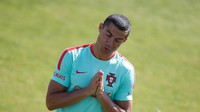 Ronaldo menyongsong Piala Konfederasi 2017 setelah melewati musim impresif bersama Real Madrid, yang membuahkan titel La Liga dan Liga Champions buat klub raksasa Spanyol itu (Foto: REUTERS/Rafael Marchante).