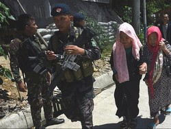 Warga yang Mengungsi Melihat Ratusan Mayat Tergeletak di Marawi