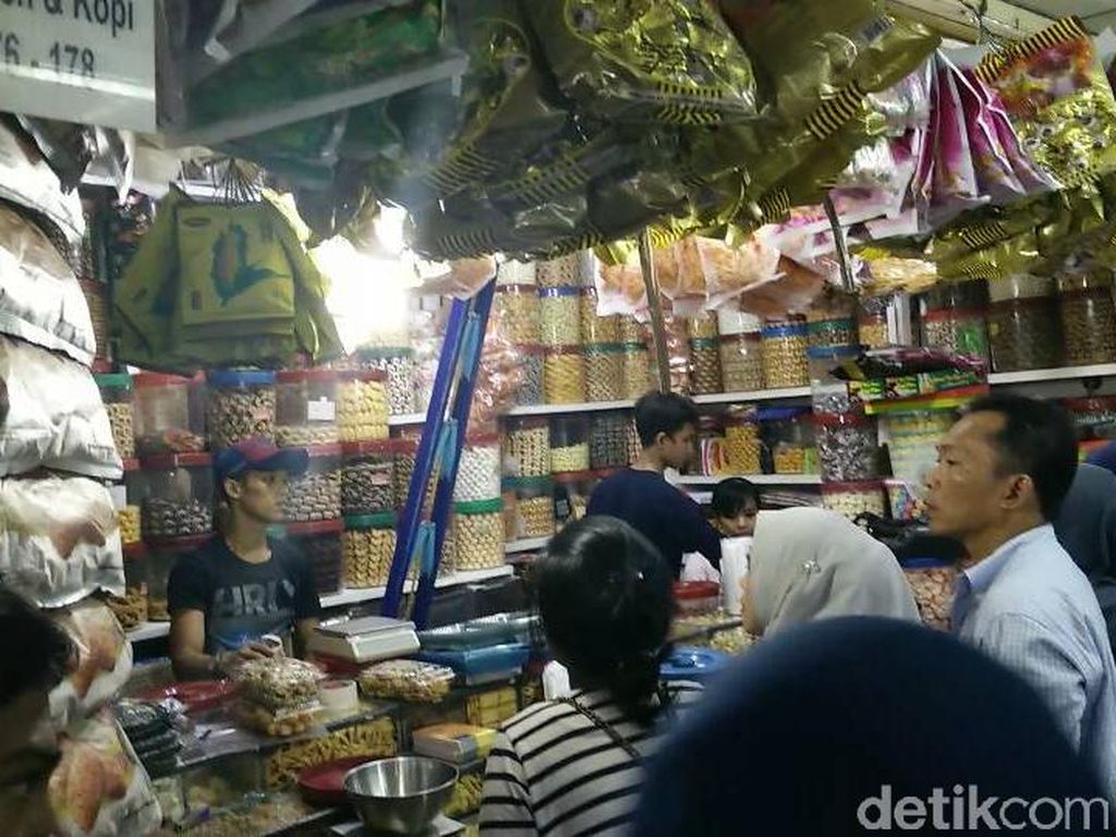Berburu Kue Kering Lebaran Mulai Rp 50.000/Kg di Pasar Jatinegara