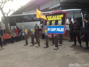 Keluarga Polri Aksi di Kampung Melayu, Minta RUU Terorisme Disahkan Keluarga Polri Aksi di Kampung Melayu, Minta RUU Terorisme Disahkan