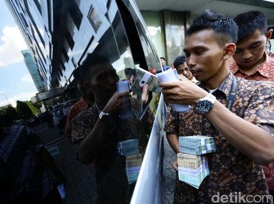 Uang Receh untuk Lebaran Terus Diburu