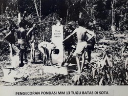 Ini Foto Saat Tugu Perbatasan Indonesia-Papua Nugini Dibuat Tahun 1967