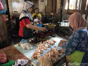 Harga Ayam Potong Naik, Daging Sapi Stabil di Surabaya