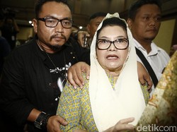 Bebas dari Penjara, Eks Menkes Siti Fadilah Ramai Disambangi Kerabat
