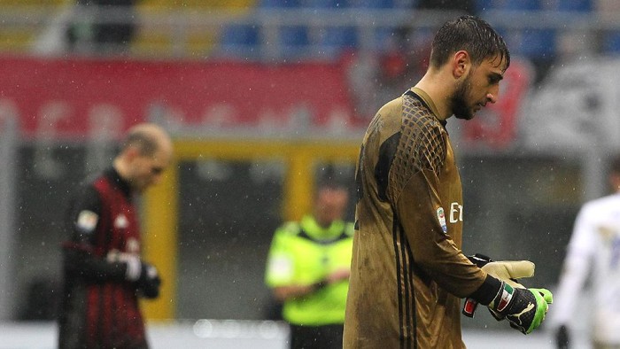 Milan Yakin Pertahankan Donnarumma