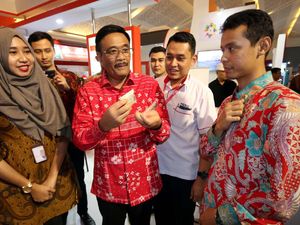 Usai Buka Acara, Djarot Sambangi Booth Bank DKI di PRJ Usai Buka Acara, Djarot Sambangi Booth Bank DKI di PRJ