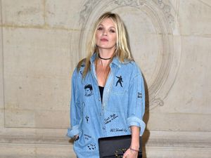 Cerita Kate Moss Melarikan Diri dari Pemotretan Setelah Diminta Lepas Bra Cerita Kate Moss Melarikan Diri dari Pemotretan Setelah Diminta Lepas Bra