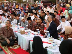 Dubes Inggris Buka Puasa Bersama Ribuan Duafa di Pantai Losari