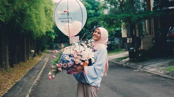 Herfiza Berhijab Jadi Kado HUT Pernikahan dengan Ricky Harun