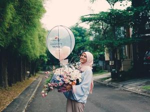 Herfiza Berhijab Jadi Kado HUT Pernikahan dengan Ricky Harun Herfiza Berhijab Jadi Kado HUT Pernikahan dengan Ricky Harun