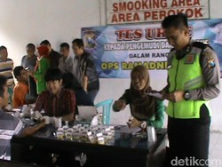 Sopir Angkutan Lebaran di Blitar Dites Kesehatan dan Urine