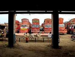 Pakistan Tak Mau Dolar AS Lagi untuk Transaksi dengan China