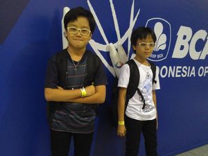 Meski Jagoan Sudah Kalah, Dua Bocah Ini Tetap Antusias Nonton Indonesia Open
