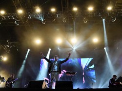 Foster The People Punya Sacred Hearts Club Juli Ini