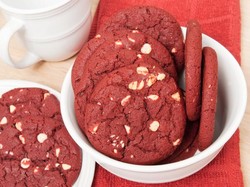 Yuk, Bikin Red Velvet Cookies yang Manis Renyah!