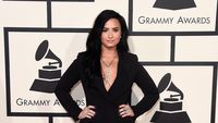 Foto: 10 Gaya Elegan Demi Lovato yang Menarik Perhatian