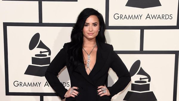 Foto: 10 Gaya Stylish Demi Lovato yang Menarik Perhatian