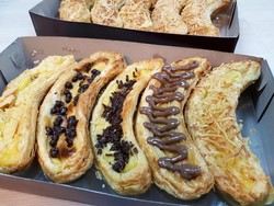 Nadine Wibowo Pie Pisang: Lucunya Pie Manis dan Gurih Berbentuk Pisang!