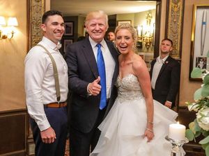 Ketika Donald Trump Jadi Tamu Tak Diundang di Pernikahan Ini Ketika Donald Trump Jadi Tamu Tak Diundang di Pernikahan Ini