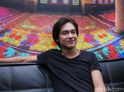Jujur Banget! Adipati Dolken Ngaku Jarang Salat