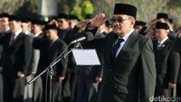 Djarot Pimpin Upacara Penghormatan di TMP Kalibata