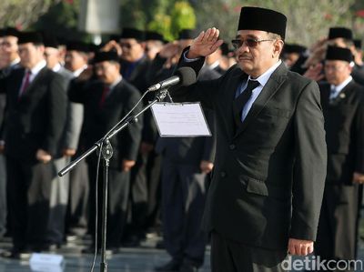 Djarot Pimpin Upacara Penghormatan di TMP Kalibata