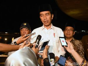 Presiden Jokowi Melayat Istri Hamzah Haz Sebelum ke Istana