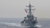 Tegang! Helikopter Militer Iran Usir Kapal Perang AS di Teluk Oman