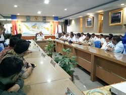 Sidak ke Ketapang-Gilmanuk. Dirjen Hubdat Coba Rakit Penolong