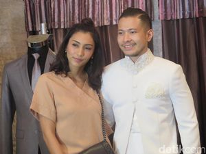 Tyas Mirasih Antar Kekasih Fitting Baju Jelang Nikah