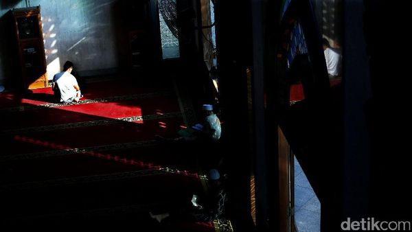 Mancari Malam Seribu Bulan di Masjid Al-Azhar