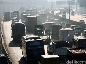 Tol Cikampek Padat di Cikarang Barat-Karawang Barat