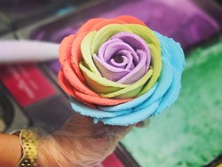 Imut Menggemaskan, Es Krim Bentuk Bunga Mawar dengan Aneka Warna