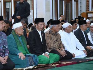 Salat Tarawih di Wonosobo, Jokowi Ajak Masyarakat Jaga Persatuan