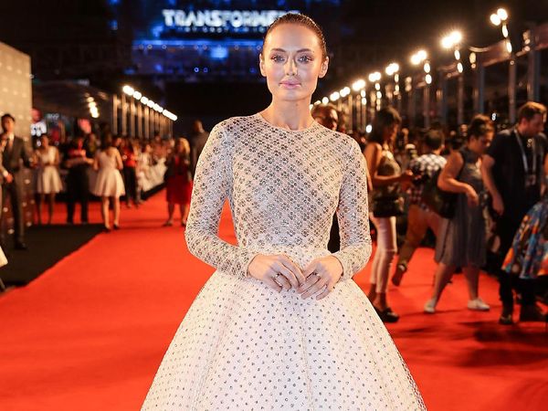 Laura Haddock Cantik Bak Cinderella