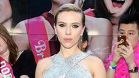 Penampilan Mengkilap dan Klimis Scarlett Johansson