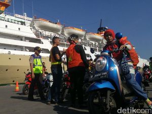 Pemudik Motor Puas Naik KM Dobonsolo Jakarta-Semarang