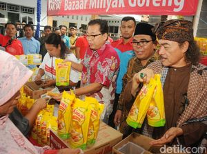 Bazar Rakyat Sinar Mas di Ponpes Miftahul Huda Pekalongan