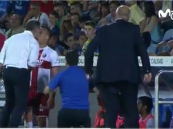 Marah-Marah karena Diganti, Pemain Ini Ditanduk Pelatihnya