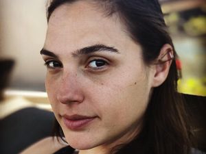 Seperti Ini Si Wonder Woman Saat Kurang Tidur dan Tanpa Makeup